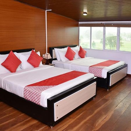 נוארה אליה Oyo 430 The Turf Villa מראה חיצוני תמונה
