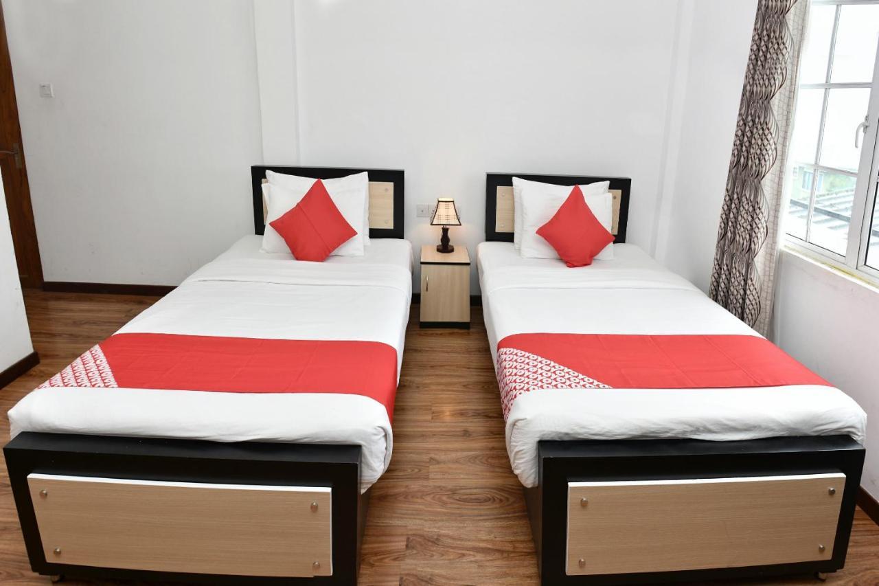 נוארה אליה Oyo 430 The Turf Villa מראה חיצוני תמונה