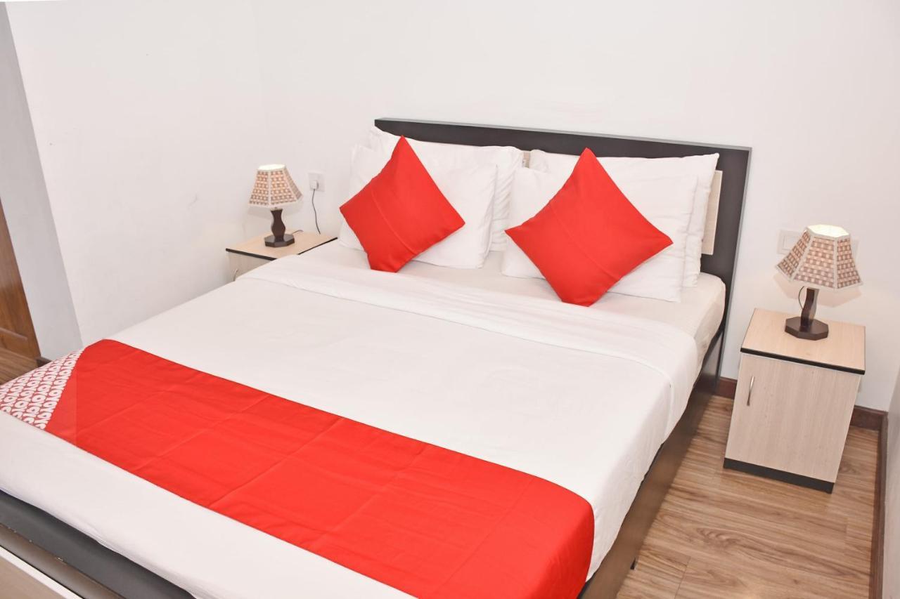 נוארה אליה Oyo 430 The Turf Villa מראה חיצוני תמונה