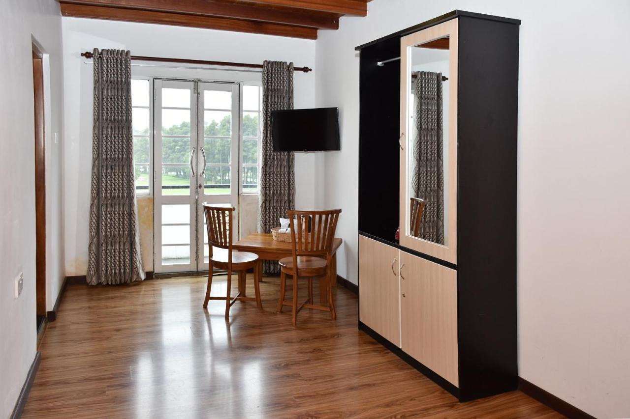 נוארה אליה Oyo 430 The Turf Villa חדר תמונה