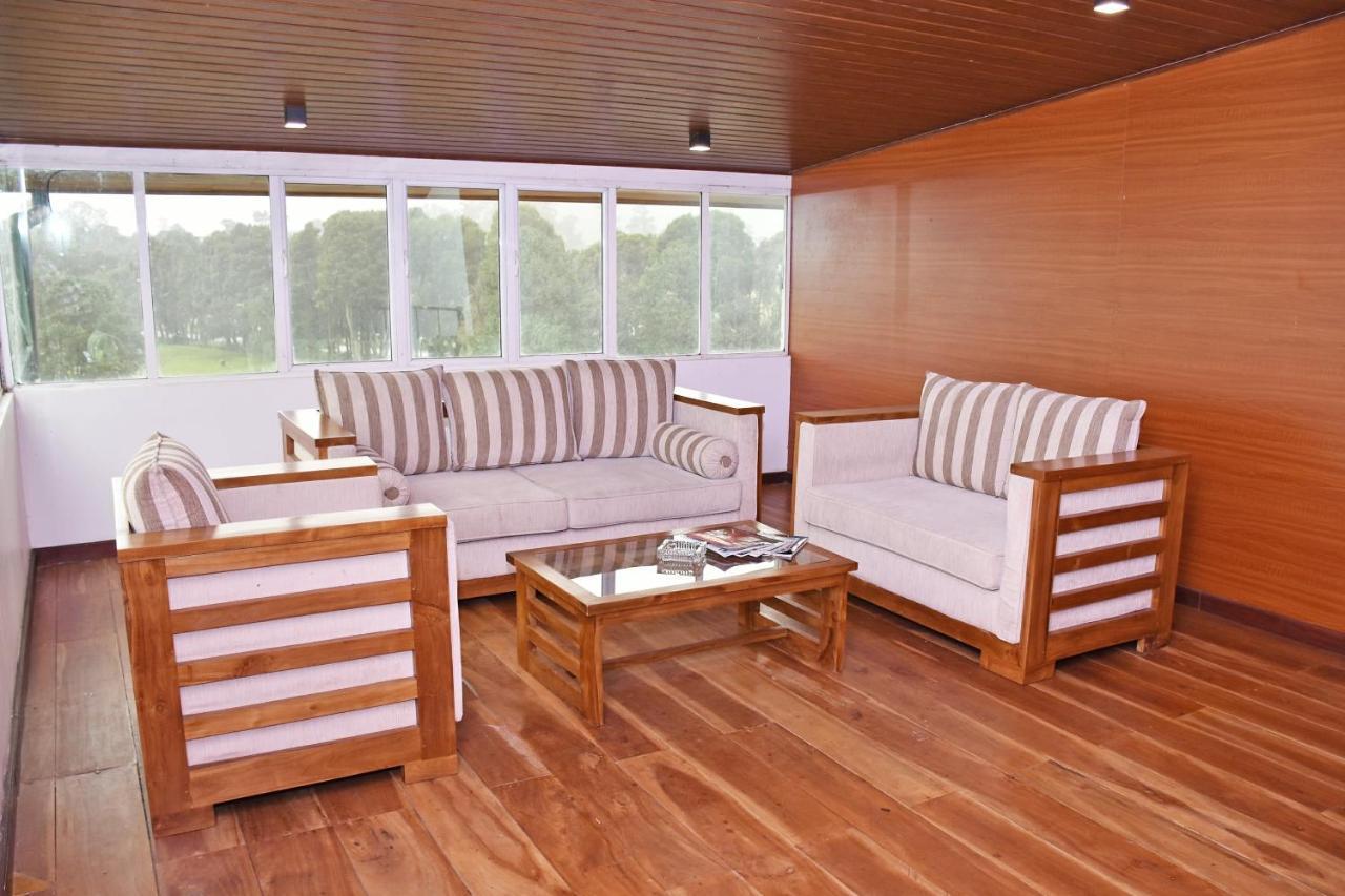 נוארה אליה Oyo 430 The Turf Villa מראה חיצוני תמונה