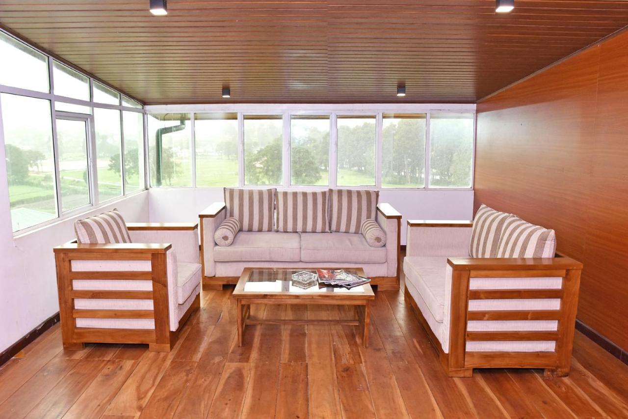 נוארה אליה Oyo 430 The Turf Villa מראה חיצוני תמונה